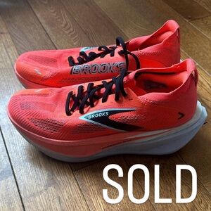 Brooks Hyperion Max 3 Vibrant Athletic Sneakers